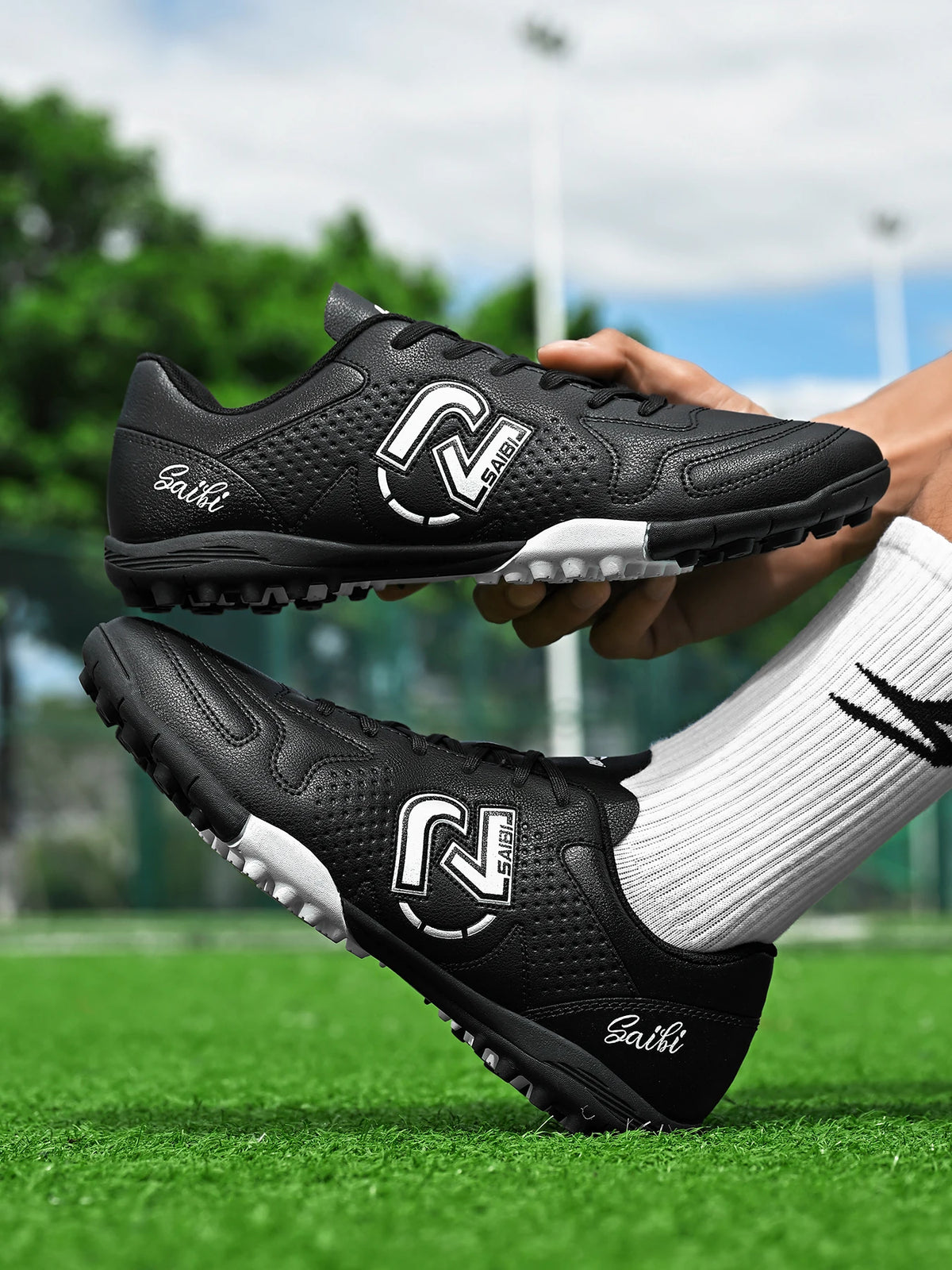 Low-top, studded soccer shoes, unisex, TF and FG, slip-resistant and wear-resistant, available in 4 colors to choose from.