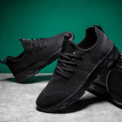 Sapatos de homem Four Seasons novos tamanhos grandes em malha Flyknit, leves e respiráveis, sapatilhas desportivas casuais com sola macia para corrida ao ar livre