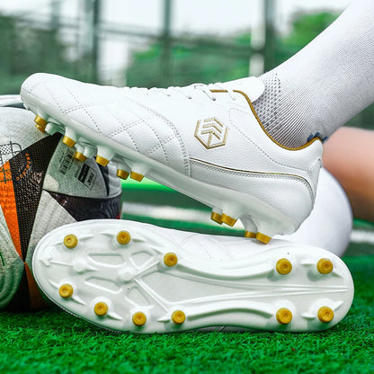 Chuteiras de futebol para homem com pitões longos, para exterior e treino, tamanhos grandes, preto e branco, para adolescentes
