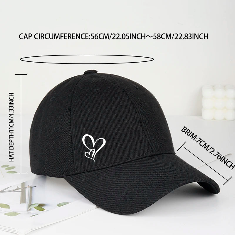 Minimalistisk baseballkasket med dobbelt hjerteprint til kvinder og mænd – blød, justerbar »dad hat« i afslappet stil med kærlighedstema – solhat