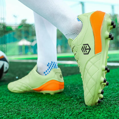 Chuteiras de futebol para homem com pitões longos, para exterior e treino, tamanhos grandes, preto e branco, para adolescentes