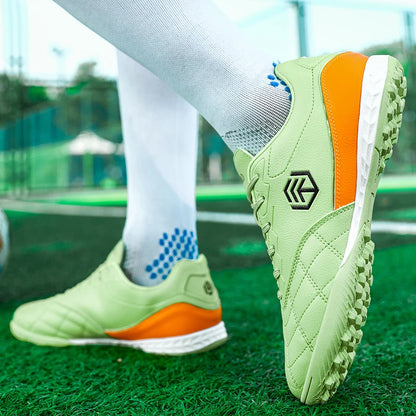 Chuteiras de futebol para homem com pitões longos, para exterior e treino, tamanhos grandes, preto e branco, para adolescentes
