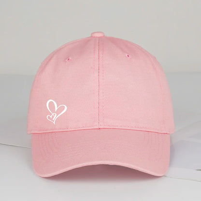 Minimalistisk baseballkasket med dobbelt hjerteprint til kvinder og mænd – blød, justerbar »dad hat« i afslappet stil med kærlighedstema – solhat