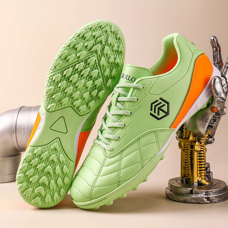 Chuteiras de futebol para homem com pitões longos, para exterior e treino, tamanhos grandes, preto e branco, para adolescentes