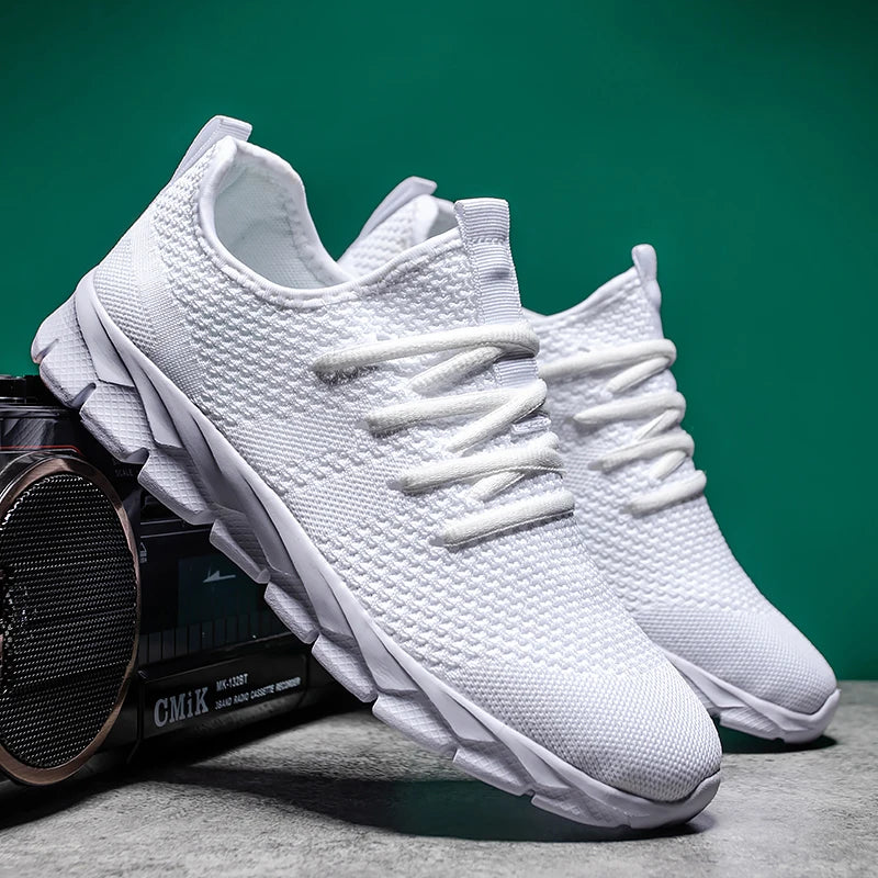 Sapatos de homem Four Seasons novos tamanhos grandes em malha Flyknit, leves e respiráveis, sapatilhas desportivas casuais com sola macia para corrida ao ar livre