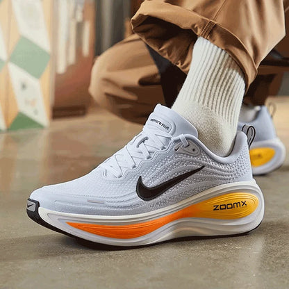 Nike HV8150-404 Sport-Sneaker für Herren mit rutschfester Gummi-Außensohle