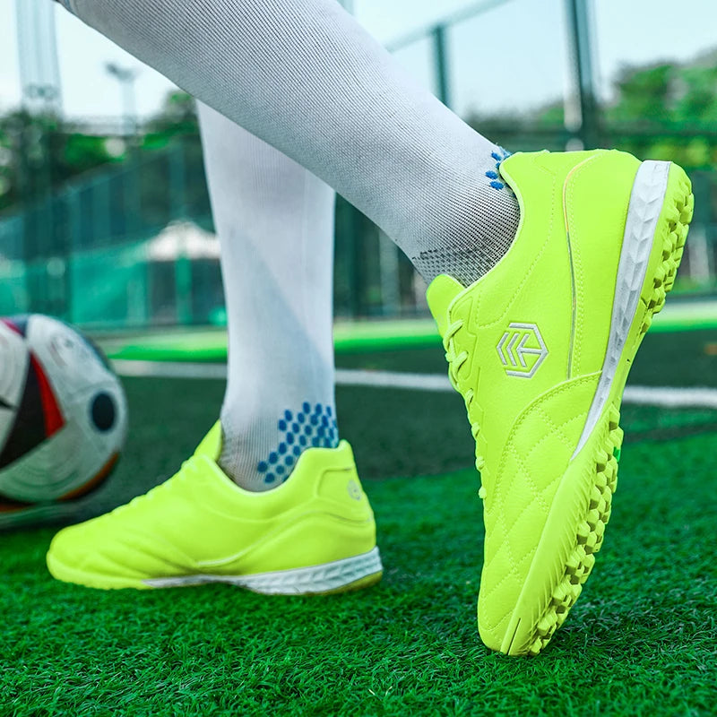 Chuteiras de futebol para homem com pitões longos, para exterior e treino, tamanhos grandes, preto e branco, para adolescentes