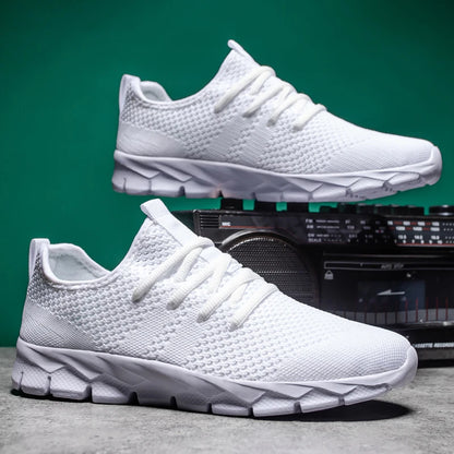 Sapatos de homem Four Seasons novos tamanhos grandes em malha Flyknit, leves e respiráveis, sapatilhas desportivas casuais com sola macia para corrida ao ar livre