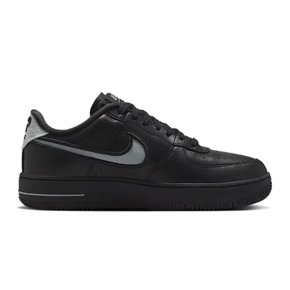Nike Air Force 1 in gomma e pelle: comode, alla moda, versatili ed eleganti sneakers basse da donna, nero, FJ7409-002