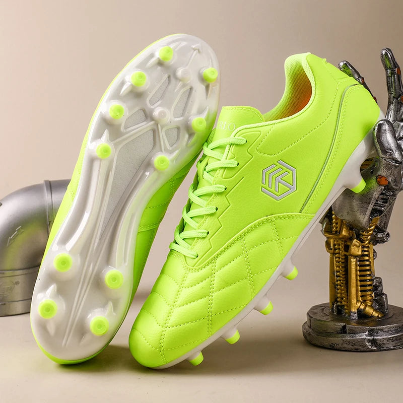 Chuteiras de futebol para homem com pitões longos, para exterior e treino, tamanhos grandes, preto e branco, para adolescentes