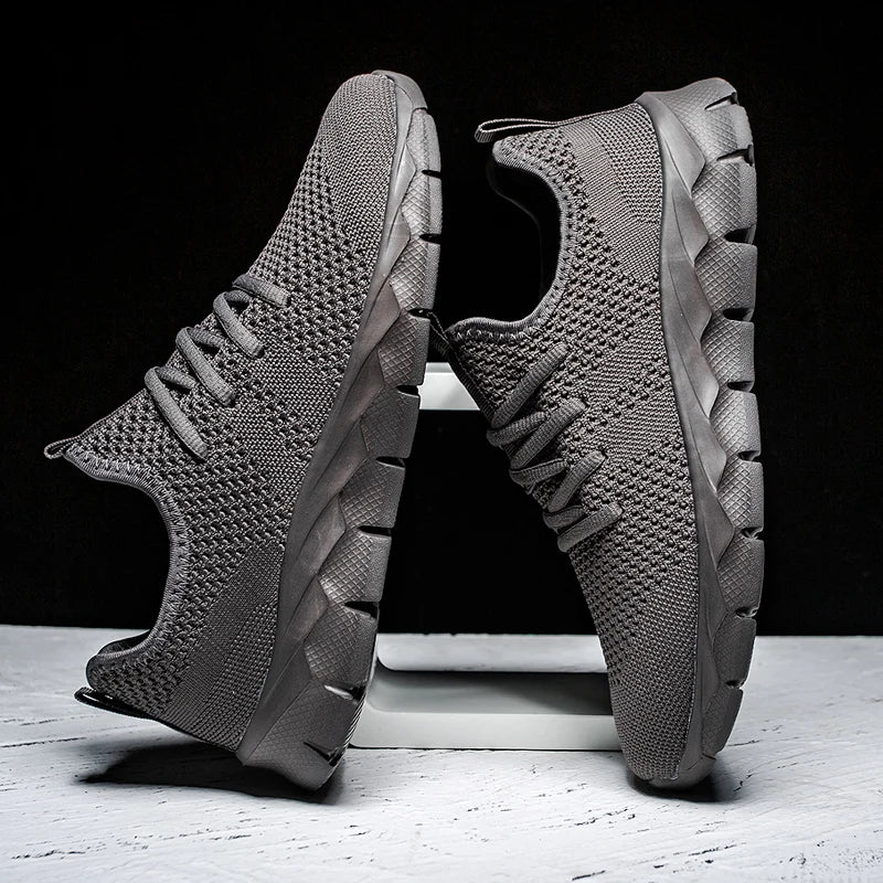 Sapatos de homem Four Seasons novos tamanhos grandes em malha Flyknit, leves e respiráveis, sapatilhas desportivas casuais com sola macia para corrida ao ar livre