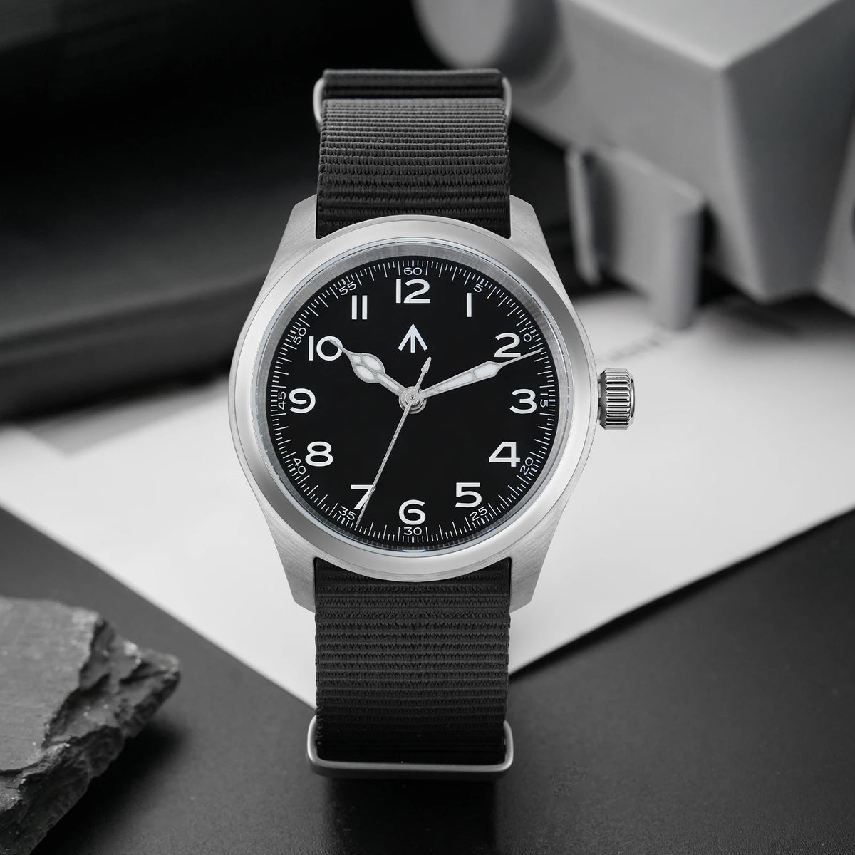 Militado ML08 Vintage Black Watch VH31 Sweep Quartz Wristwatch Ar Sapphire Crystal Luminous C3 BGW9 100 Waterproof Watches Man