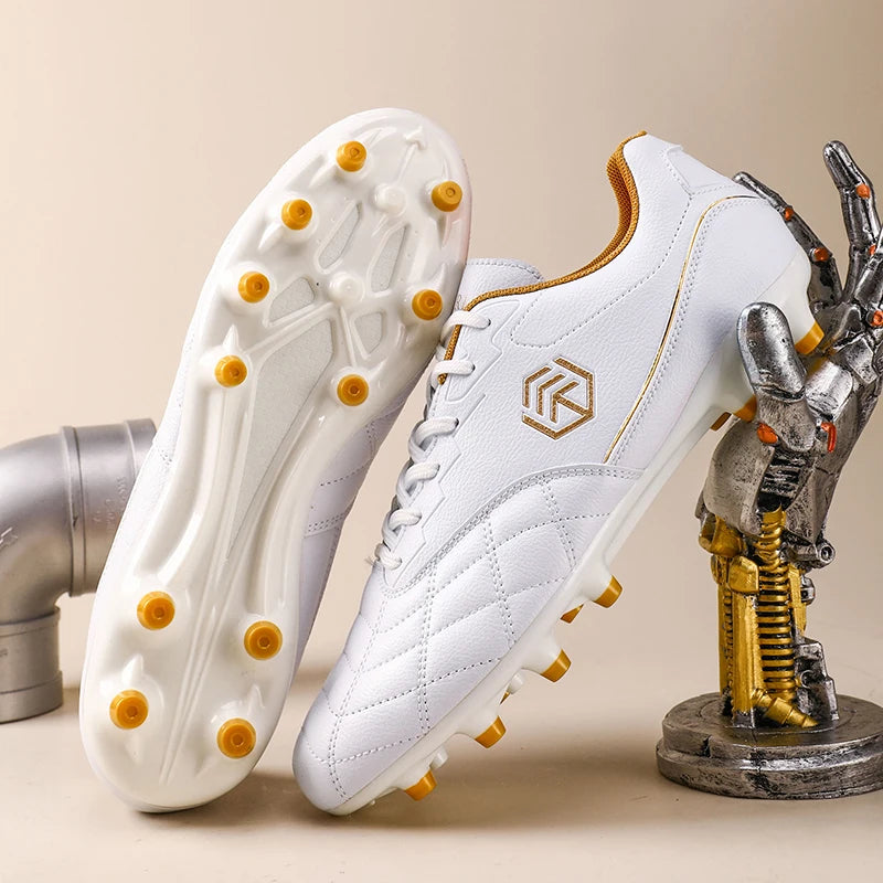 Chuteiras de futebol para homem com pitões longos, para exterior e treino, tamanhos grandes, preto e branco, para adolescentes