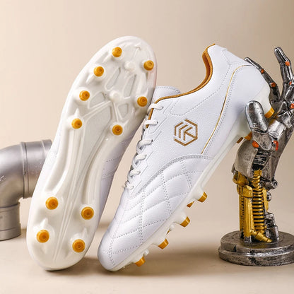 Chuteiras de futebol para homem com pitões longos, para exterior e treino, tamanhos grandes, preto e branco, para adolescentes