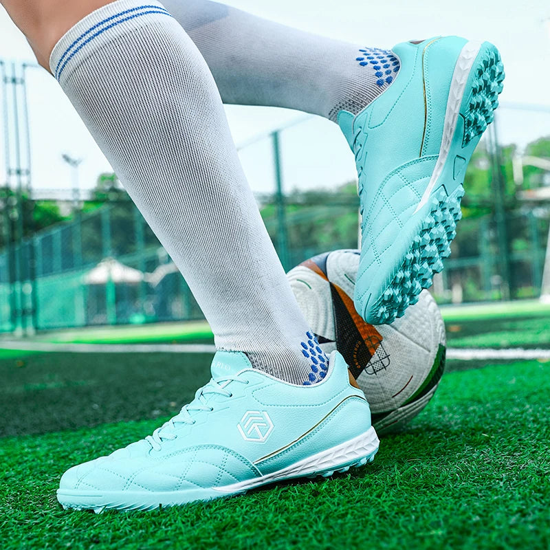 Chuteiras de futebol para homem com pitões longos, para exterior e treino, tamanhos grandes, preto e branco, para adolescentes