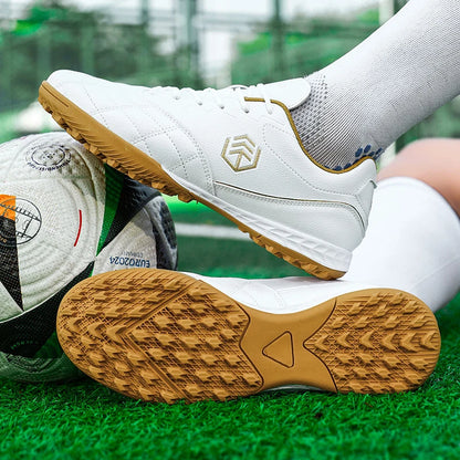 Chuteiras de futebol para homem com pitões longos, para exterior e treino, tamanhos grandes, preto e branco, para adolescentes
