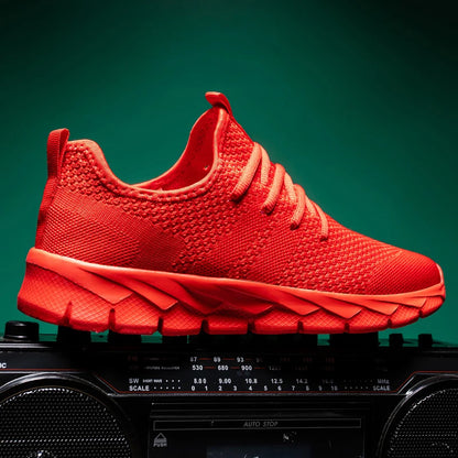 Sapatos de homem Four Seasons novos tamanhos grandes em malha Flyknit, leves e respiráveis, sapatilhas desportivas casuais com sola macia para corrida ao ar livre
