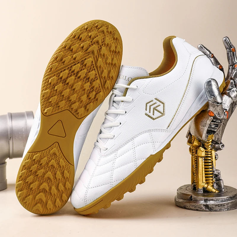 Chuteiras de futebol para homem com pitões longos, para exterior e treino, tamanhos grandes, preto e branco, para adolescentes