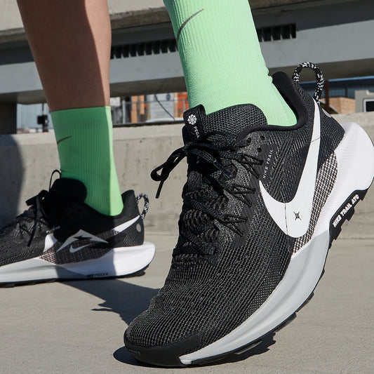 Offizielle Nike Pegasus Trail 5 Offroad-Schnürlaufschuhe für Damen DV3865-001