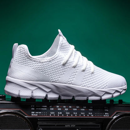Sapatos de homem Four Seasons novos tamanhos grandes em malha Flyknit, leves e respiráveis, sapatilhas desportivas casuais com sola macia para corrida ao ar livre
