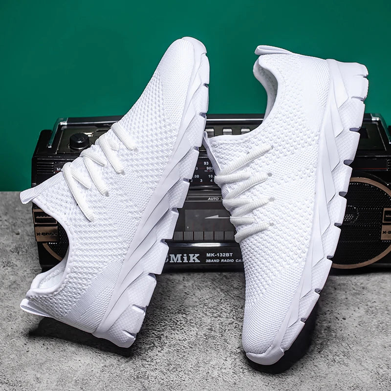 Sapatos de homem Four Seasons novos tamanhos grandes em malha Flyknit, leves e respiráveis, sapatilhas desportivas casuais com sola macia para corrida ao ar livre