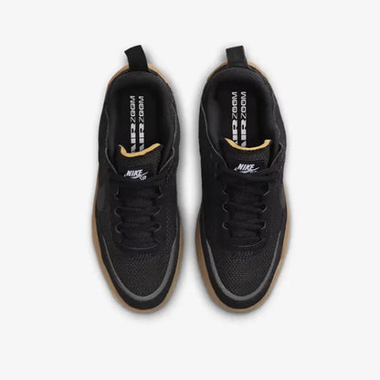 Nike's New Sb Series Lightweight and Comfortable Outdoor Women's Skate Shoes, Wear-Resistant and Durable for Daily Use, Low-Top White Shoes, Fashionable and Versatile Black Commuter Flat Shoes, a Must-Have for Women Fn4210-00