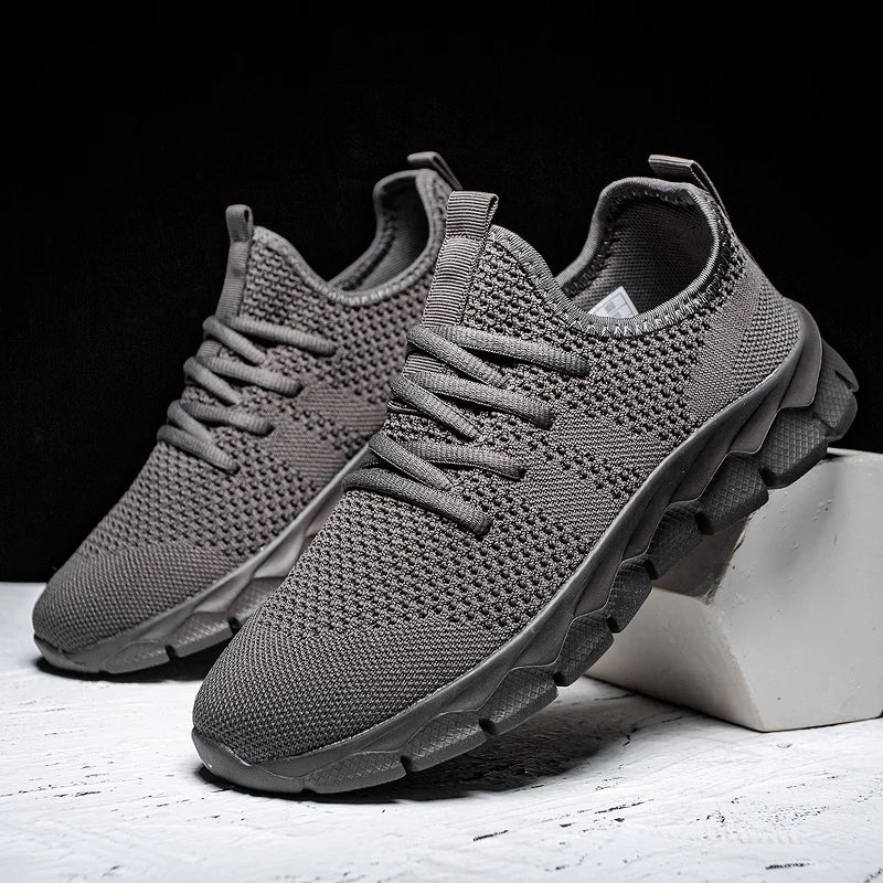 Sapatos de homem Four Seasons novos tamanhos grandes em malha Flyknit, leves e respiráveis, sapatilhas desportivas casuais com sola macia para corrida ao ar livre