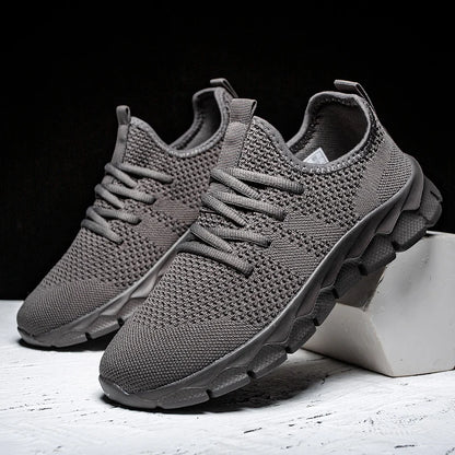 Sapatos de homem Four Seasons novos tamanhos grandes em malha Flyknit, leves e respiráveis, sapatilhas desportivas casuais com sola macia para corrida ao ar livre
