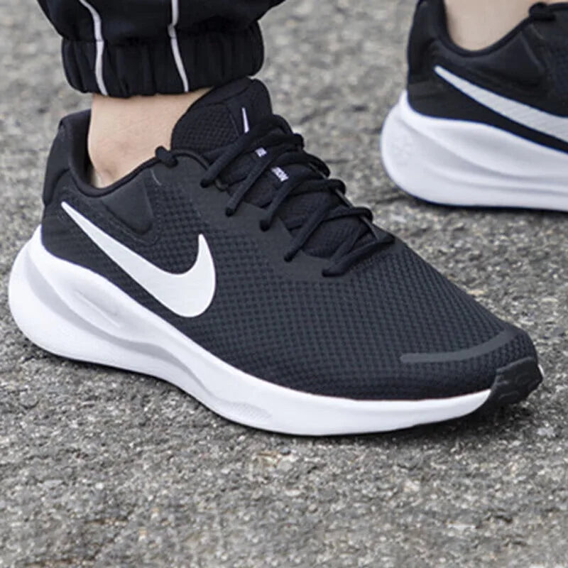 Nike's New Lightweight Soft-Soled Training and Fitness Men's Road Running Shoes Revolution 7 Mesh Lightweight Outdoor Sports Running Shoes Comfortable Soft-Soled Casual Running Shoes for Daily Travel Men's Versatile Must-Have