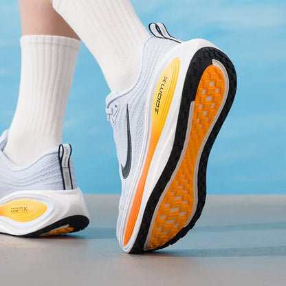 Nike HV8150-404 Sport-Sneaker für Herren mit rutschfester Gummi-Außensohle
