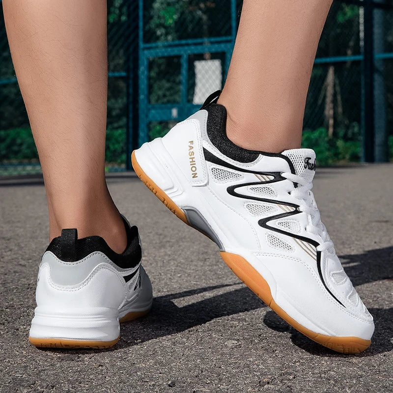 Nuove scarpe sportive da uomo e donna, basse con lacci, suola spessa e ammortizzanti, scarpe da tennis da tavolo, scarpe da badminton