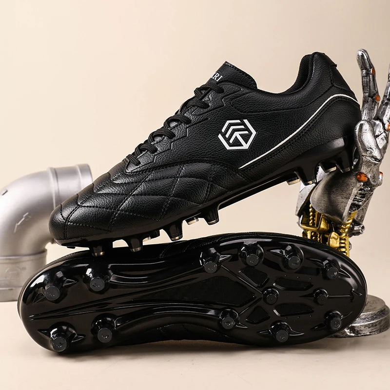 Chuteiras de futebol para homem com pitões longos, para exterior e treino, tamanhos grandes, preto e branco, para adolescentes