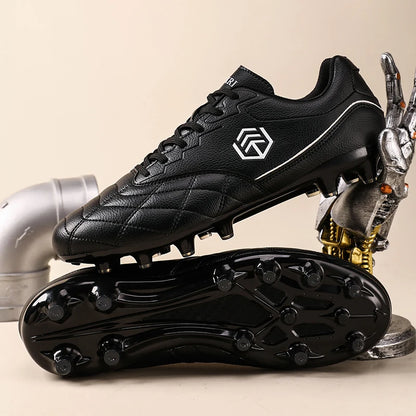 Chuteiras de futebol para homem com pitões longos, para exterior e treino, tamanhos grandes, preto e branco, para adolescentes