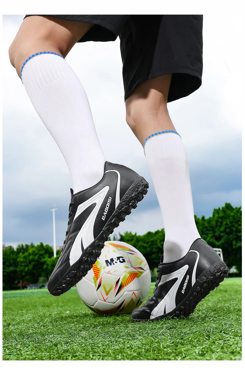 Chaussures de football professionnelles pour hommes – Baskets de football pour adultes – Futsal en salle – Ultralégères – Antidérapantes – Résistantes à l’usure – Bottes de sport