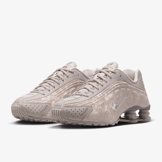 Originalūs Nike Shox R4 moteriški amortizuojantys žemaauliai bėgimo bateliai HV0934-001