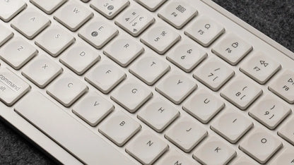 Keychron B6 Pro ISO-Layout ultraflache kabellose Tastatur in voller Größe, tragbar und leicht, mit 2.4GHz- & Bluetooth-Verbindungen
