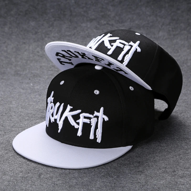 Boné de basebol unissexo com letras bordadas, estilo verão, marca tendência, ajuste traseiro, chapéu hip hop outdoor ajustável para homem e mulher, casual