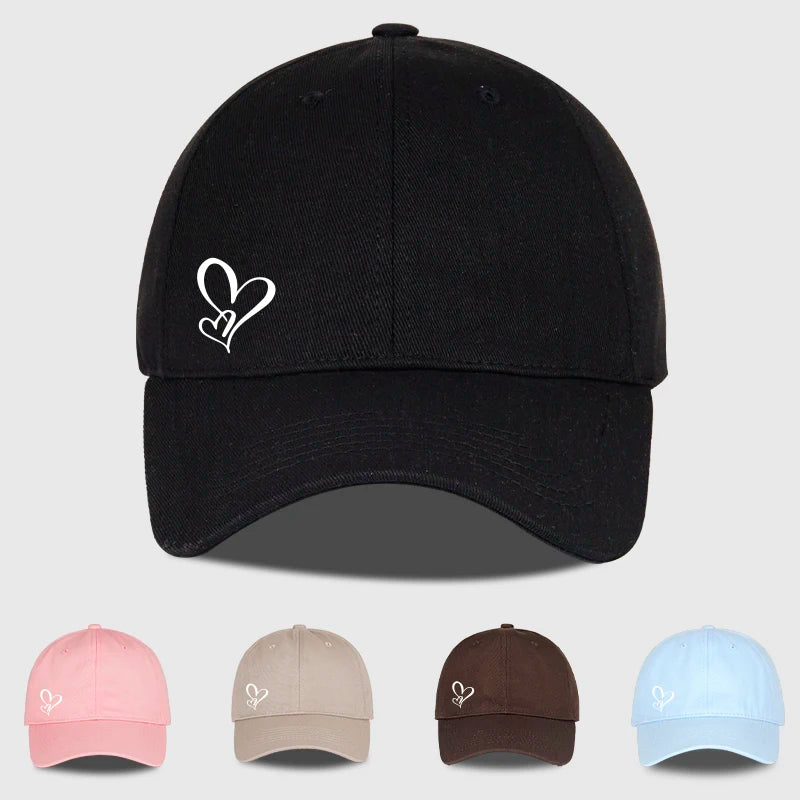 Minimalistisk baseballkasket med dobbelt hjerteprint til kvinder og mænd – blød, justerbar »dad hat« i afslappet stil med kærlighedstema – solhat