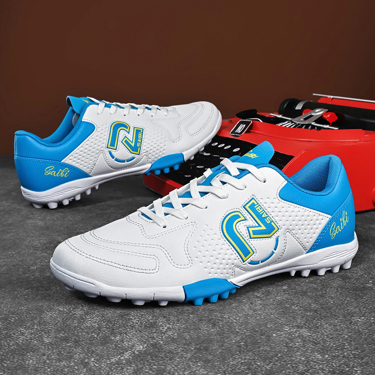 Low-top, studded soccer shoes, unisex, TF and FG, slip-resistant and wear-resistant, available in 4 colors to choose from.