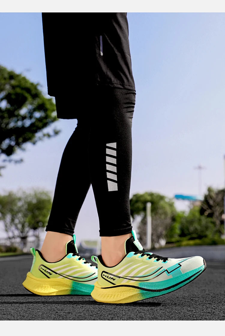 Chaussures de course à amorti pour homme avec plaque en carbone ; baskets légères de marathon pour femme, pour le jogging, l'entraînement, le fitness et l'exercice physique