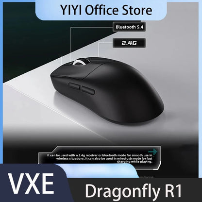 Mouse gaming ergonomic wireless VXE Dragonfly R1 ușor, senzor PAW3395, trei moduri, latență redusă, pentru PC, jucători, birou, cadou