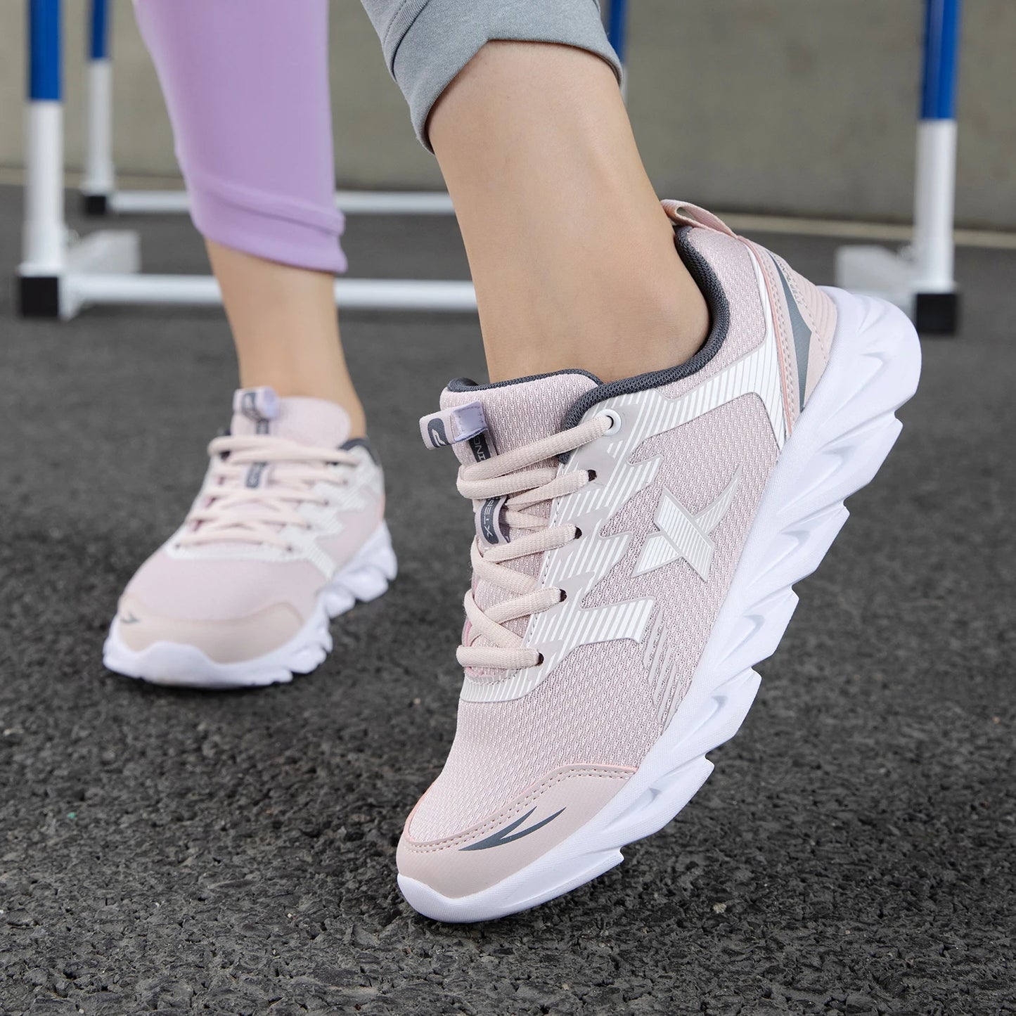 Xtep women's shoes running shoes wear-resistant casual sports shoes for women winter tennis female sneakers white 879318110073