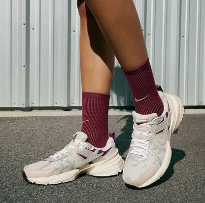 Nike New High-Density-Foam-Sohlendämpfung und verschleißfeste Trainings-Laufschuhe für Herren und Damen, Classic V2K Run Prm leichte und komfortable Outdoor-Sport-Laufschuhe, trendiger Retro-Stil, modisch und vielseitig