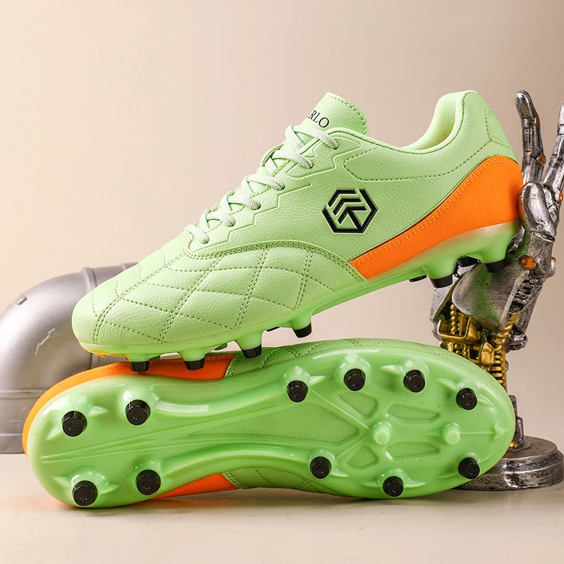 Chuteiras de futebol para homem com pitões longos, para exterior e treino, tamanhos grandes, preto e branco, para adolescentes