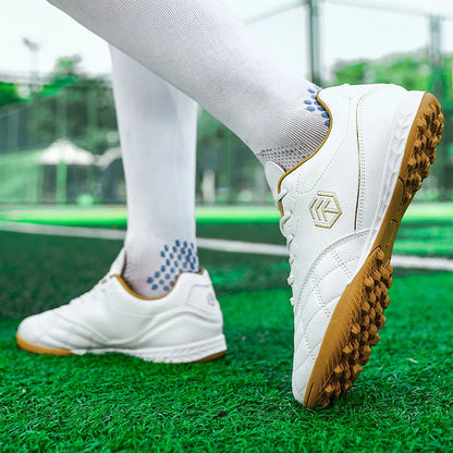 Chuteiras de futebol para homem com pitões longos, para exterior e treino, tamanhos grandes, preto e branco, para adolescentes