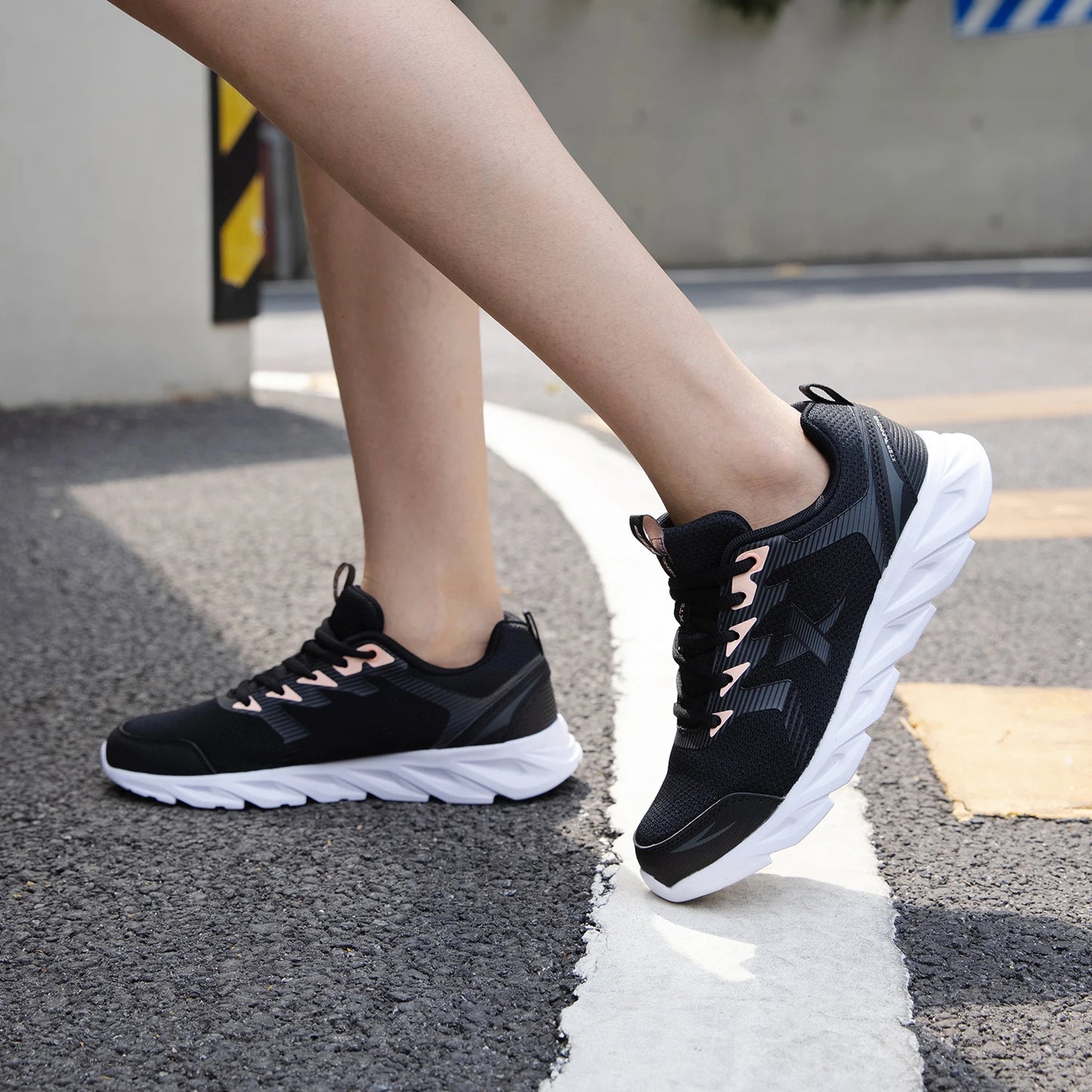 Xtep women's shoes running shoes wear-resistant casual sports shoes for women winter tennis female sneakers white 879318110073