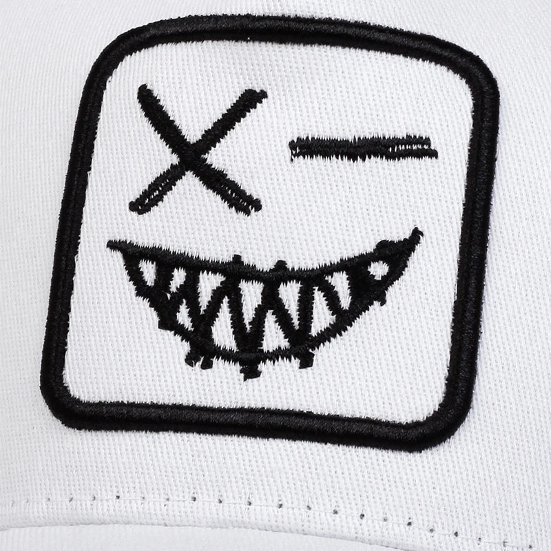Czapki z daszkiem typu „trucker” unisex z haftem przedstawiającym uśmiechniętą twarz z zębami, z siateczką baseballową, na wiosnę i lato, chroniące przed słońcem, z regulowanym paskiem, na co dzień